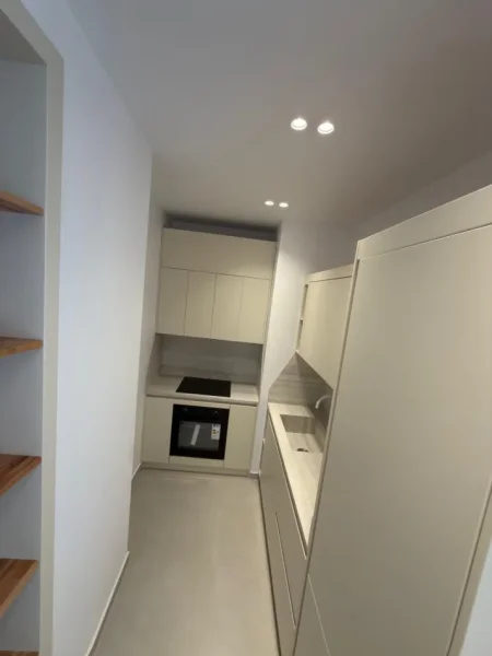 Tirane, jepet me qera apartament 1+1 Kati 3, 80 m² 400 € (Shkoze)