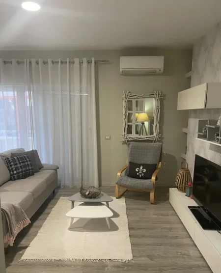 Tirane, jepet me qera apartament 2+1 Kati 1, 98 m² 750 € (Kodra E Diellit)