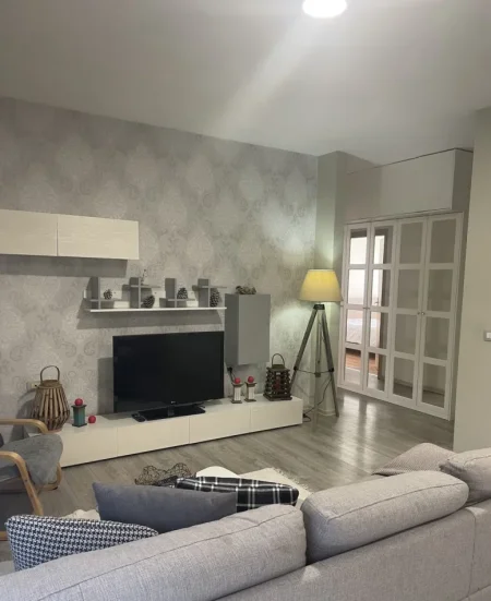 Tirane, jepet me qera apartament 2+1 Kati 1, 98 m² 750 € (Kodra E Diellit)