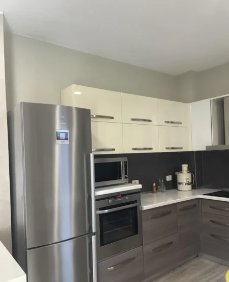 Tirane, jepet me qera apartament 2+1 Kati 1, 98 m² 750 € (Kodra E Diellit)