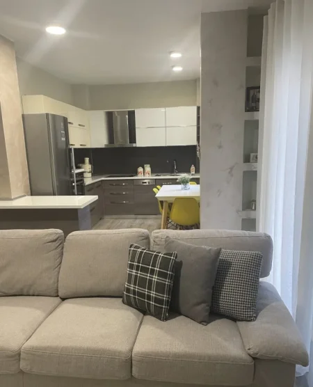 Tirane, jepet me qera apartament 2+1 Kati 1, 98 m² 750 € (Kodra E Diellit)