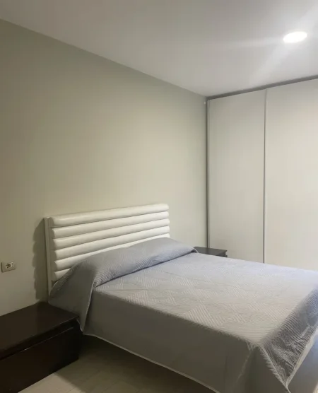 Tirane, jepet me qera apartament 2+1 Kati 1, 98 m² 750 € (Kodra E Diellit)