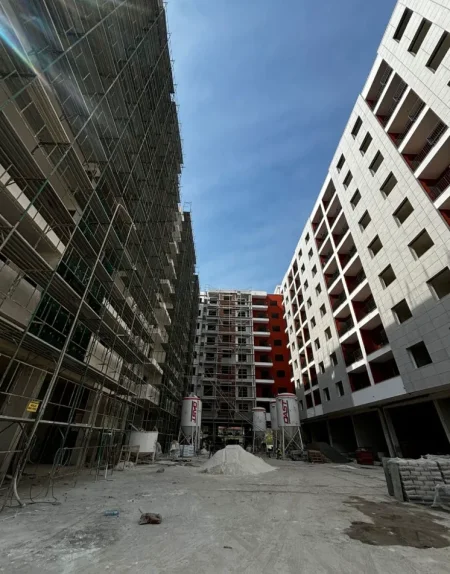 Tirane, shitet apartament 1+1 , 77 m² 85.382 € (Paskuqan)