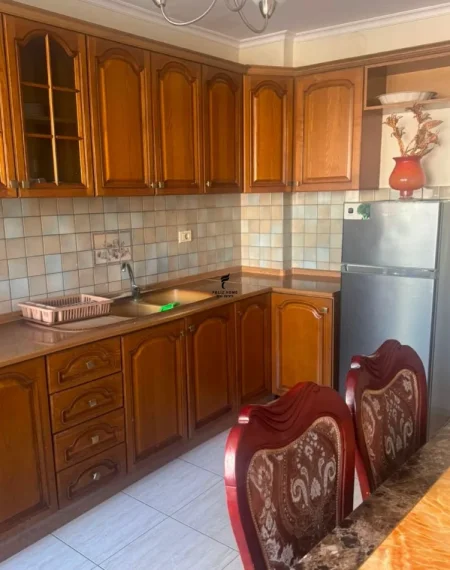 Tirane, jepet me qera apartament 1+1 Kati 4, 80 m² 400 € (KONGRESI I MANASTIRIT)