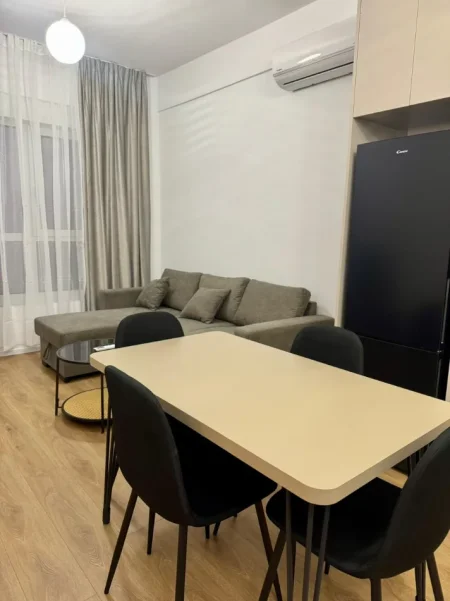 Tirane, jepet me qera apartament 1+1 , 54 m² 400 € (Ali Demi)