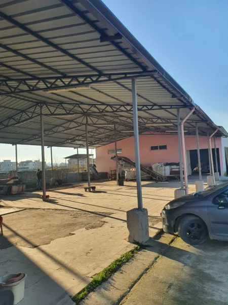 Durres, shitet magazine , 2.103 m² 900.000 € (Xhafzotaj)
