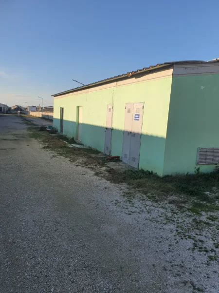 Durres, shitet magazine , 2.103 m² 900.000 € (Xhafzotaj)