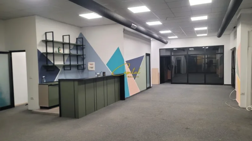 Tirane, jepet me qera ambjent biznesi Kati 1, 112 m² 1.100 € (RRUGA E DIBRES)