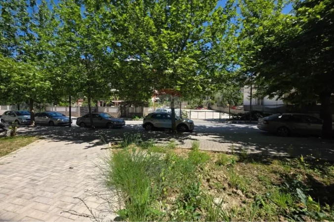 Vlore - Lungomare, jepet me qera ambjent biznesi Kati 0, 92 m² 80.000 € (Lungomare, Vlorë)