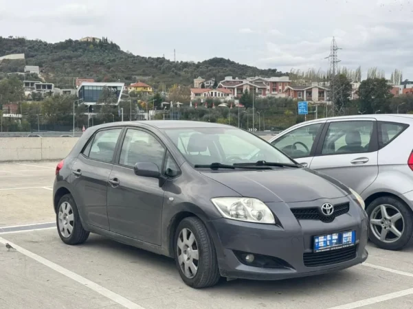 Tirane, shitet makine toyota auris 2008-2009 Nafte, gri e erret automatik Kondicioner 249.000 km 5.000 €