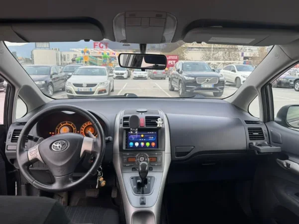 Tirane, shitet makine toyota auris 2008-2009 Nafte, gri e erret automatik Kondicioner 249.000 km 5.000 €