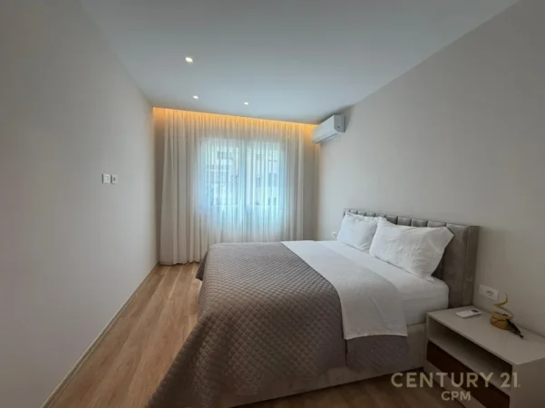 Tirane, jepet me qera apartament 2+1+Ballkon Kati 4, 106 m² 900 € 