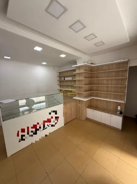 Tirane, jepet me qera dyqan Kati 0, 30 m² 550 € (BLLOKU)