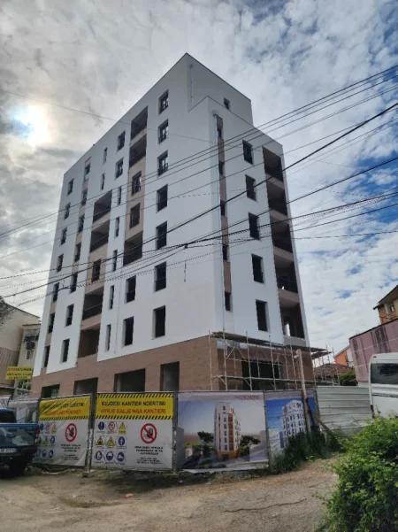 Tirane, Liste me oferta , 