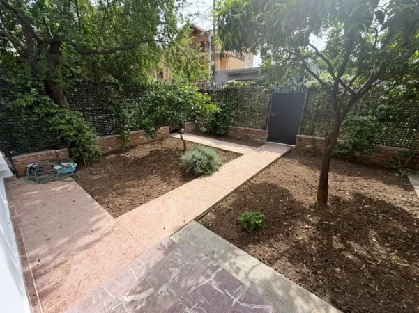 Tirane, jepet me qera apartament 1+1 Kati 1, 64 m² 530 € (21 dhjetori)