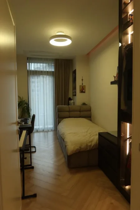 Tirane, shitet apartament 2+1 , 126 m² (Lake View)