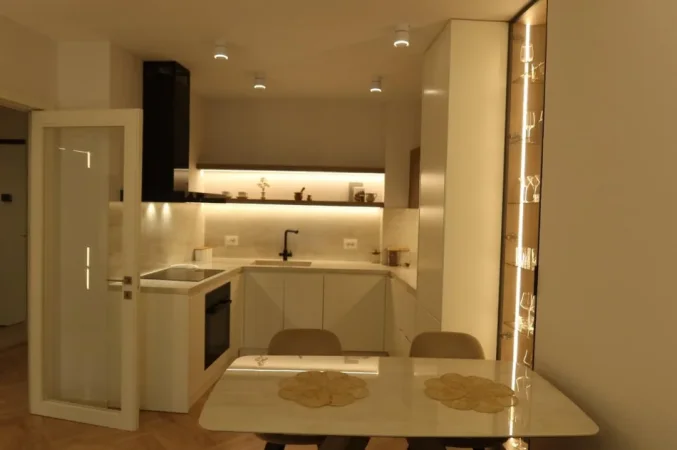 Tirane, shitet apartament 2+1 , 126 m² (Lake View)