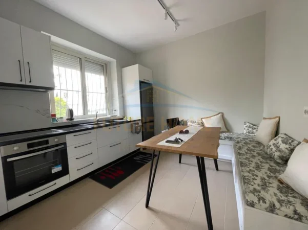 Tirane, jepet me qera apartament 1+1 Kati 2, 73 m² 600 € (Mine Peza, Tiranë,)
