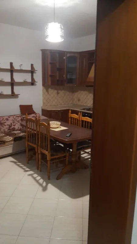 🏡 Jepet me Qera Apartament 2+1 📍 Prane Fakultetit Ekonomik, Rruga e Elbasanit,  500 euro