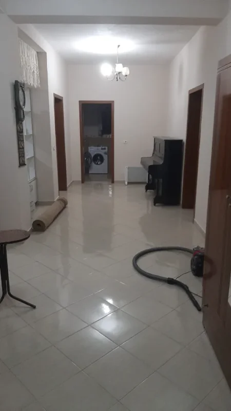 🏡 Jepet me Qera Apartament 2+1 📍 Prane Fakultetit Ekonomik, Rruga e Elbasanit,  500 euro