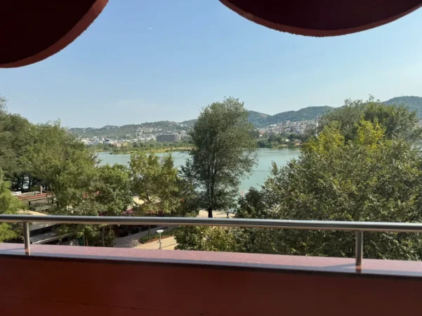 Tirane, shitet apartament 2+1+Aneks+Ballkon Kati 3, 144 m² 900.000 € (Liqeni Artificial)