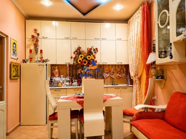 Tirane, jepet me qera apartament 1+1+Ballkon Kati 4, 60 m² 525 € 