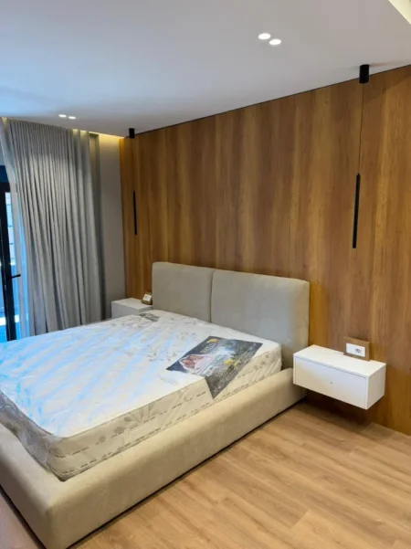 Tirane, jepet me qera apartament 2+1 , 1.200 € (Kompleksi Xheluks)