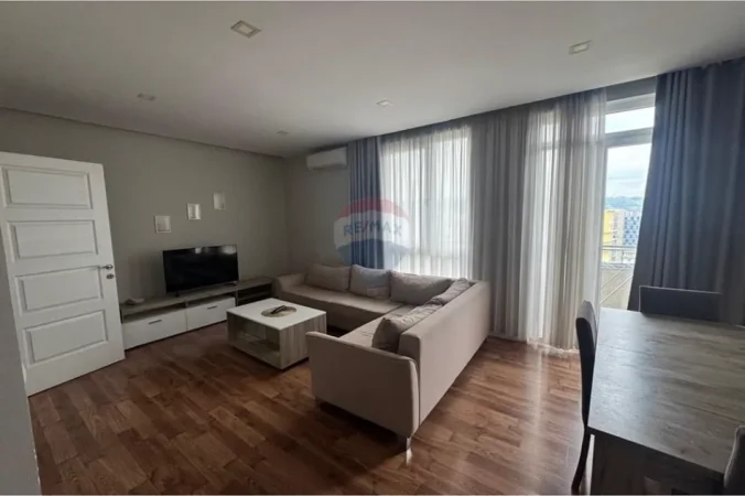 Tirane, jepet me qera apartament 2+1+Ballkon Kati 9, 110 m² 700 € (Ish Fusha e Aviacionit)