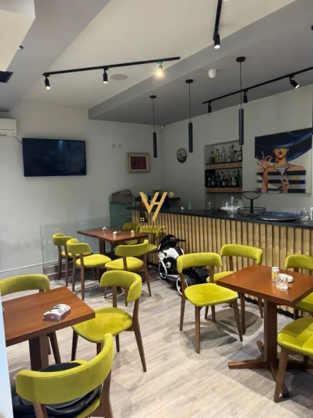 Tirane, jepet me qera ambjent biznesi Kati 0, 80 m² 1.000 € (SHESHI WILLSON)