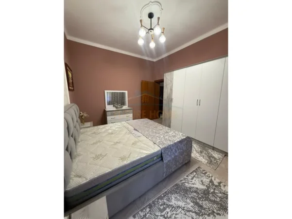 Tirane, jepet me qera apartament 2+1+Ballkon Kati 2, 65 m² 700 € (Vasil Shanto)