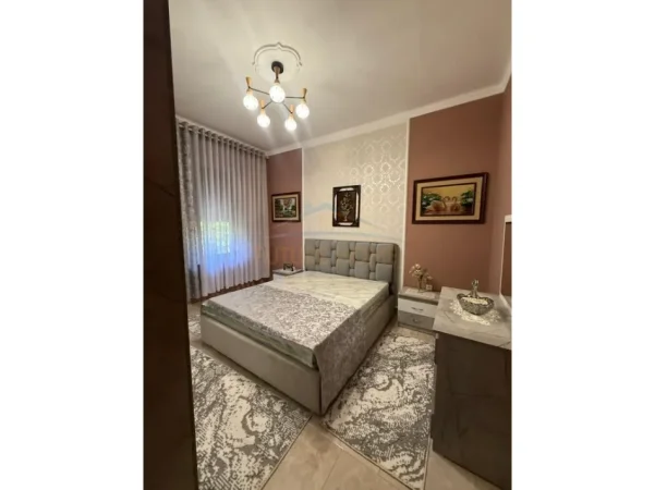 Tirane, jepet me qera apartament 2+1+Ballkon Kati 2, 65 m² 700 € (Vasil Shanto)
