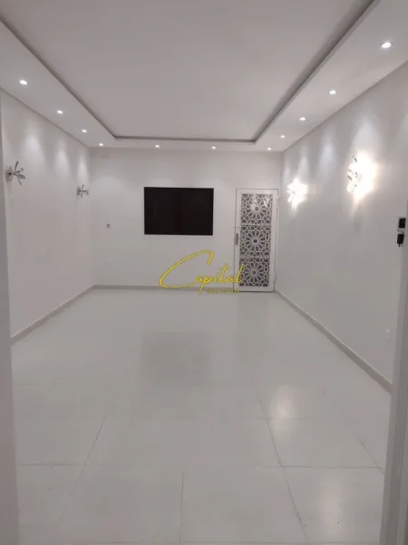 Tirane, jepet me qera dyqan Kati 0, 55 m² 1.000 € (RRUGA BARDHYL)