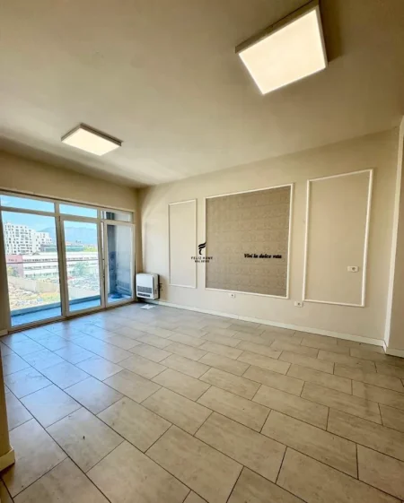 Tirane, jepet me qera zyre Kati 3, 2 m² 650 € (SQUARE 21)