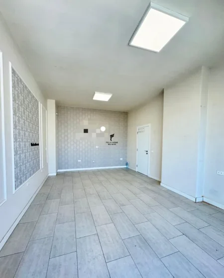 Tirane, jepet me qera zyre Kati 3, 2 m² 650 € (SQUARE 21)