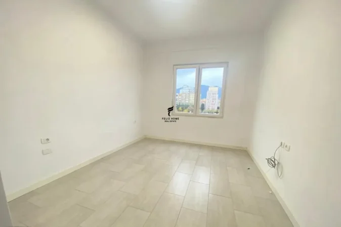 Tirane, jepet me qera zyre Kati 3, 2 m² 650 € (SQUARE 21)