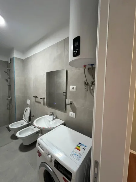 Tirane, jepet me qera apartament 1+1 Kati 2, 71 m² 500 € (Sheshi Shqiponja)