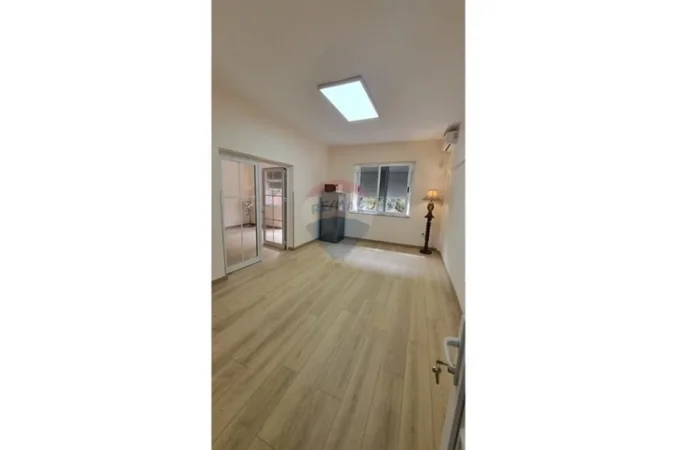 Tirane, jap me qera apartament 1+1 Kati 2, 700 € 