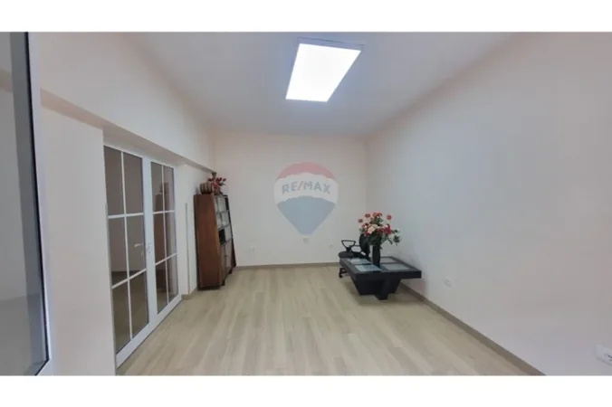 Tirane, jap me qera apartament 1+1 Kati 2, 700 € 