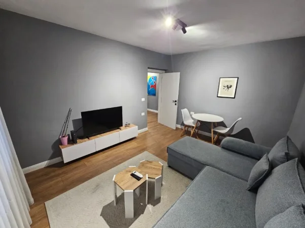 Tirane, shitet apartament 1+1 Kati 5, 55 m² 144.000 € (Selvia)