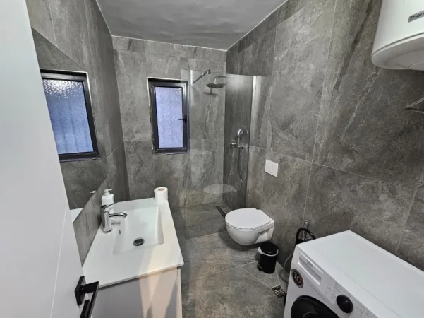 Tirane, shitet apartament 1+1 Kati 5, 55 m² 144.000 € (Selvia)