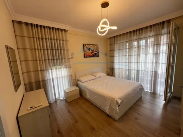 Tirane, jepet me qera apartament 2+1+Ballkon Kati 2, 111 m² 1.000 € (Pazar i ri)