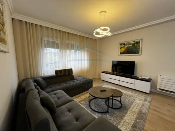 Tirane, jepet me qera apartament 2+1+Ballkon Kati 2, 111 m² 1.000 € (Pazar i ri)