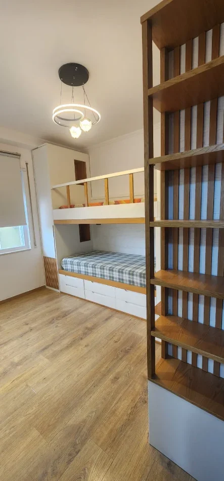 Tirane, jepet me qera apartament 2+1 Kati 5, 1.000 € (Ish-tregu Elektrik)