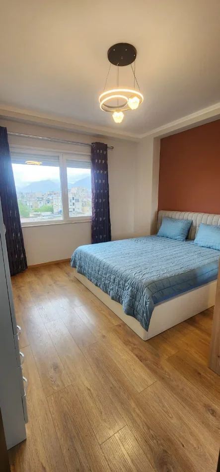 Tirane, jepet me qera apartament 2+1 Kati 5, 1.000 € (Ish-tregu Elektrik)