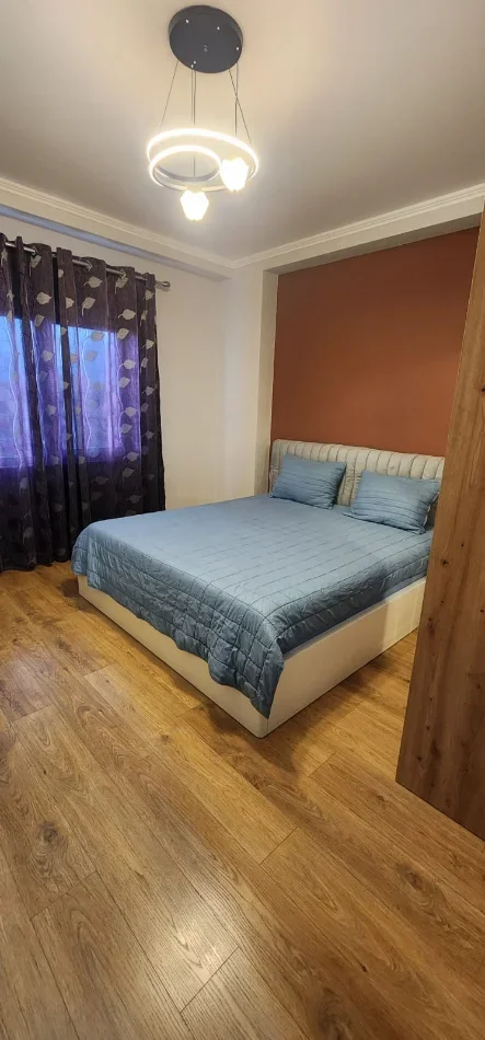 Tirane, jepet me qera apartament 2+1 Kati 5, 1.000 € (Ish-tregu Elektrik)