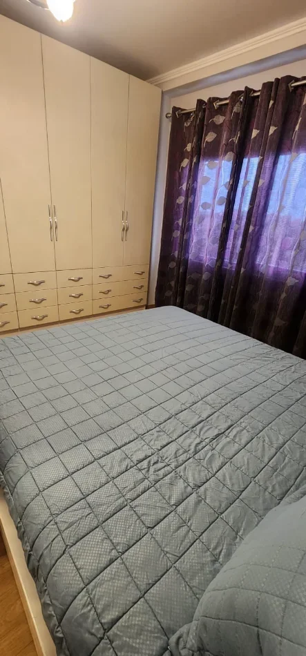 Tirane, jepet me qera apartament 2+1 Kati 5, 1.000 € (Ish-tregu Elektrik)