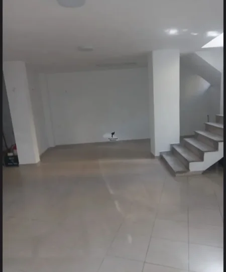 Tirane, jepet me qera dyqan Kati -1, 64 m² 700 € (ALI DEMI)