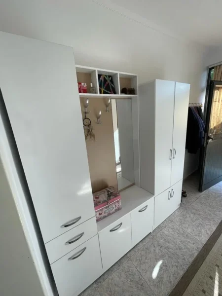 Tirane, jepet me qera apartament 3+1 Kati 1, 100 m² 700 € (Ali Demi)
