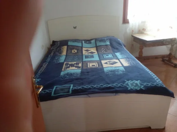 Tirane, jepet me qera apartament 1+1 Kati 4, 60 m² 320 € (Rruga Jordan Misja, prane shinave te trenit.)