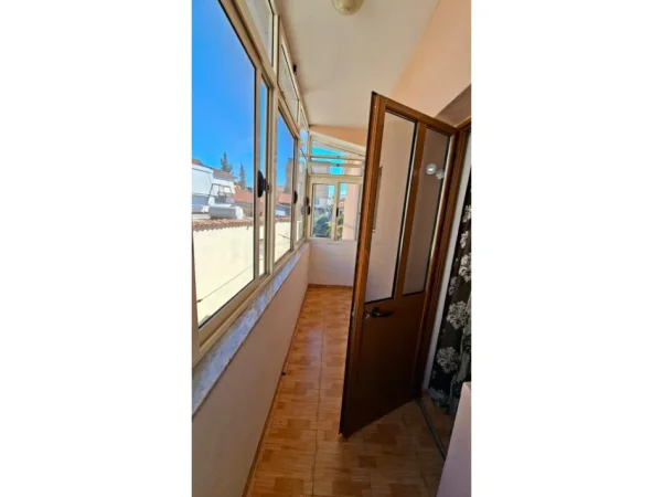 Tirane, jepet me qera apartament 1+1+Ballkon Kati 3, 105 m² 420 € (KODRA E PRIFTIT)